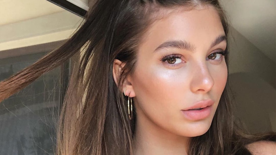 Removendo o tonalizante do cabelo durante a lavagem.