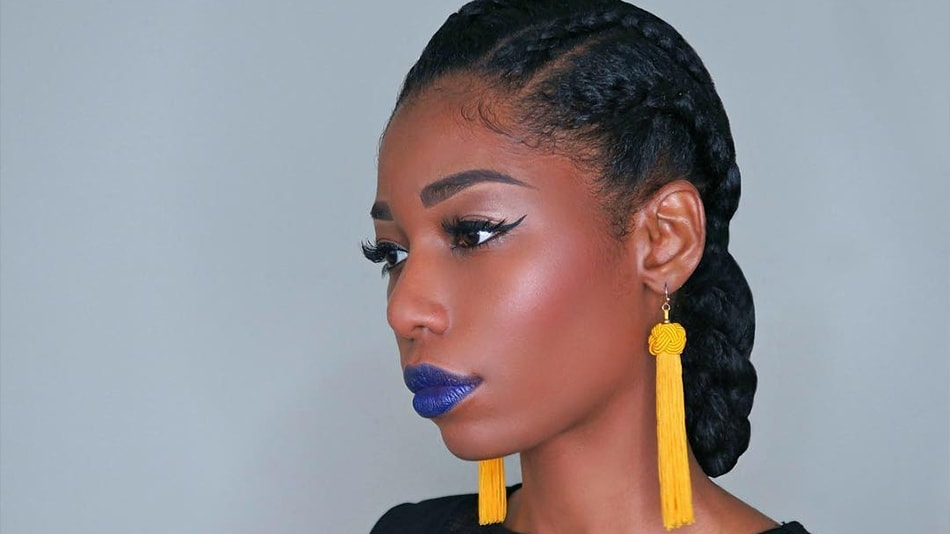 Sugestões de penteados elegantes para madrinhas de casamento durante o dia.