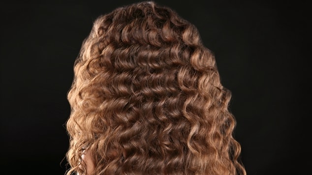 cabelo castanho cacheados