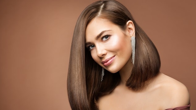 mulher com corte de cabelo long bob