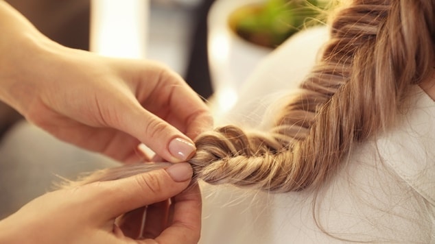 Trança espinha de peixe veja esse penteado