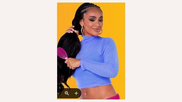 Mulher jovem com cabelos longos