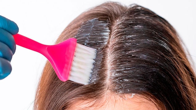 Como pintar o cabelo sozinha, veja como fazer 