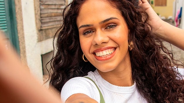 Como tirar mancha de tinta da pele e roupa