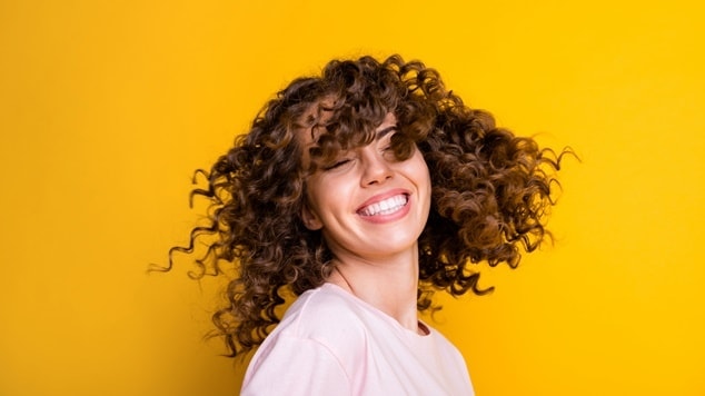 Cabelos cacheados longos e como finalizar os fios