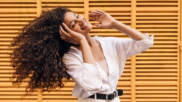 Cabelo cacheado: Qual diferença entre creme e ativador de cachos