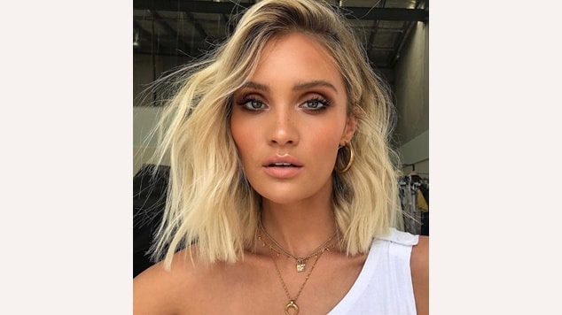 Cabelo loiro: veja qual melhor tom de acordo com sua sobrancelha