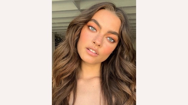 Cabelo loiro escuro natural