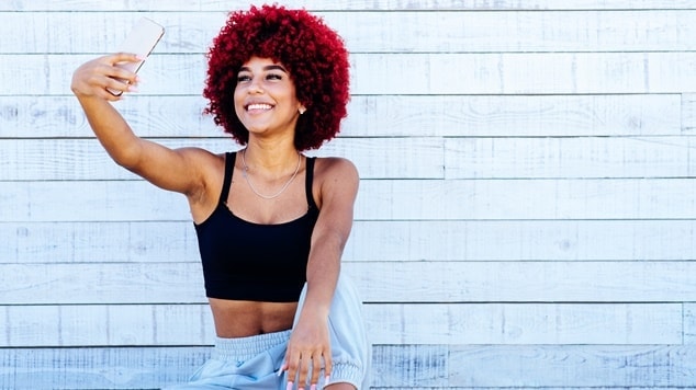 cabelo vermelho cereja vibrante