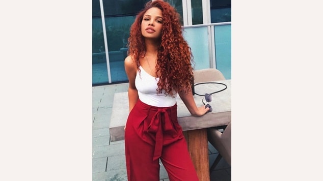 Cabelo ruivo aberto e vibrante para quem quer ir saindo da cor