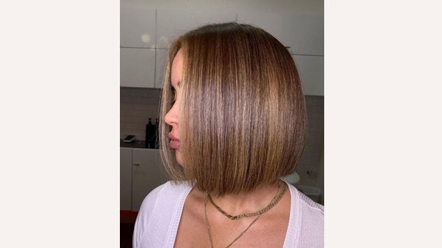 Cabelo com mechas douradas