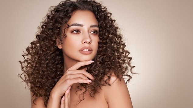 Corte de cabelos para aumentar o volume e definição