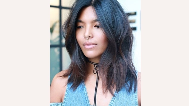 Cabelo preto: tratamento com óleos